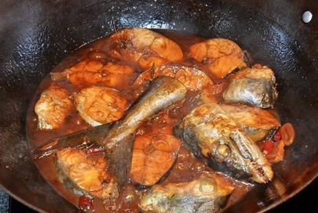 鲜嫩|做鲅鱼,建议不要加水炖,海边人都这样做,鱼肉鲜嫩无腥味,真香!