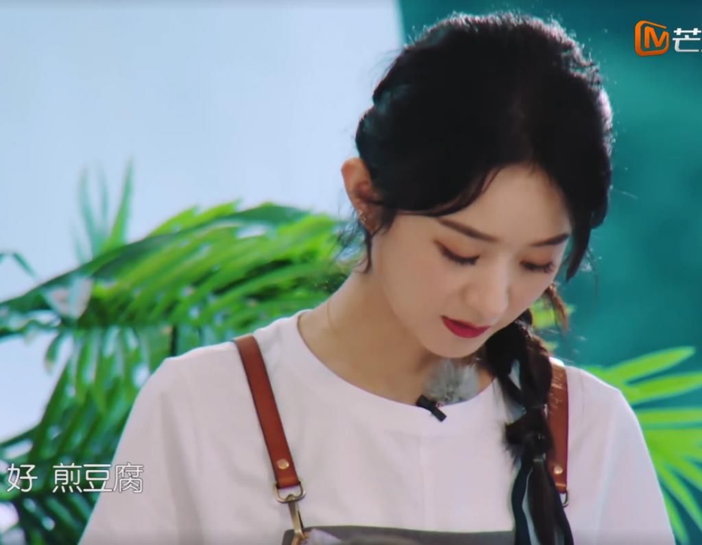 到底|赵丽颖小脸到底多精致?听清食客对她的真实评价,冯绍峰眼光真毒