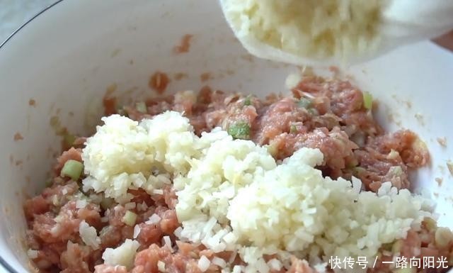 莲藕|秋天我家常做这锅汤,汤鲜肉嫩,开胃又营养,一上桌汤汁都不剩