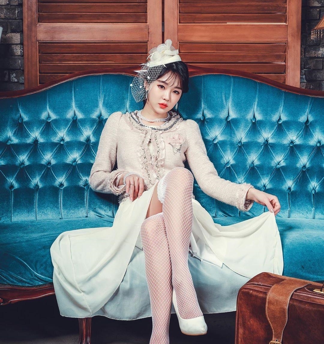 风格|清纯少女性感美腿,穿上丝袜短裙超美