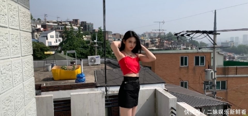  当场|舞台首秀就“假唱”，被蔡徐坤当场揭穿，李熙凝后来怎么样了