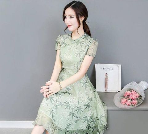  连衣裙|夏季里女人都喜欢穿这样轻薄飘逸的连衣裙，清爽时尚显柔美气息
