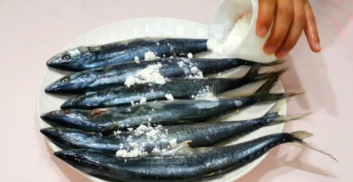 真香|做鲅鱼,最好不要加水炖,海边人都这样做,鱼肉鲜嫩不腥气,真香