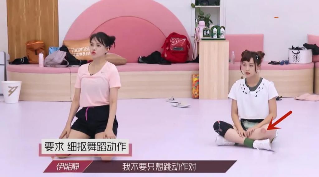  淘汰|万茜险滑倒、金莎扇子掉、宁静也失误，姐姐状况频出孟佳却被淘汰