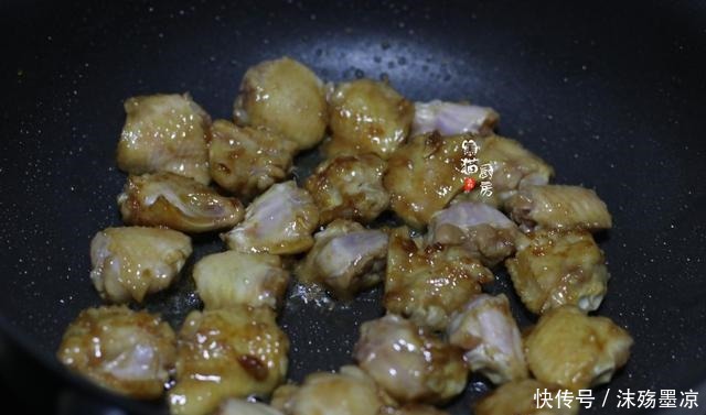 发愁|天热吃啥不发愁,厨房小白也能做好的焖饭,食材百搭,米粒分明