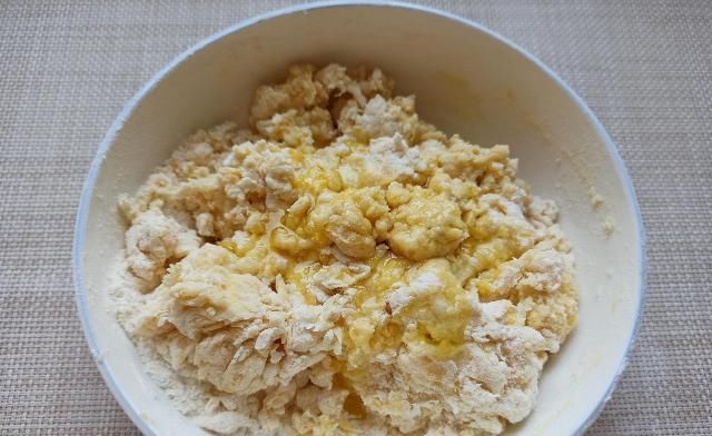  蓬松|教你做独家懒人面包，1碗面粉3个鸡蛋，不用烤箱，蓬松柔软又香甜