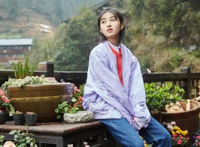 令人难忘|《唐山大地震》里那个令人难忘的小女孩，现在怎么样了？