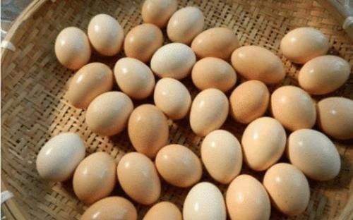 腌制|腌咸鸡蛋,7成人只懂放盐,却不知多加它,7天就能吃,起沙又流油