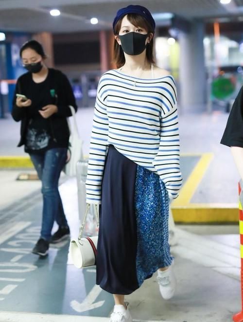  杨紫穿|杨紫力证自己不是土味明星，穿“镶钻”的小白鞋，结果潮到不敢信