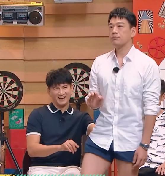  大葱|王耀庆吃大葱朝王鹤棣哈气，风格越来越虞书欣，演技没退步吧？