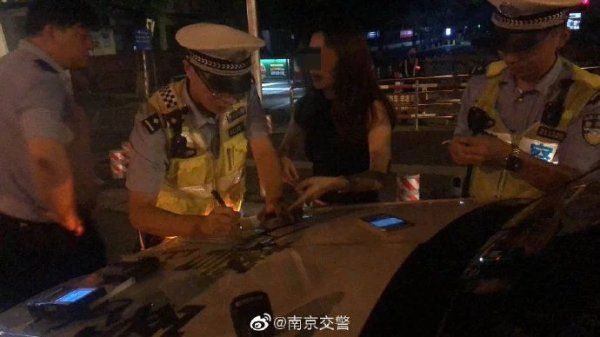  告诉|以为两杯啤酒无碍 酒驾被查求交警别告诉家里人