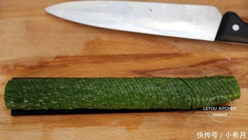 黄瓜|凉拌黄瓜, 换一种切法, 片片不断, 新年在家露一手