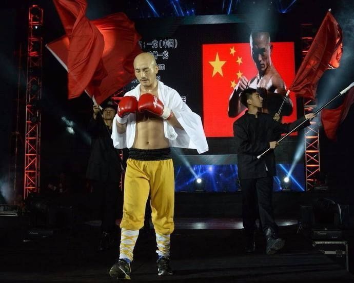 挑战|武僧一龙遭传武大师挑战!螳螂拳大师:我可以30秒弄瞎一龙的眼睛