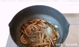  酸爽可口|我怎么能吃油浸蟹味菇拌烤茄子