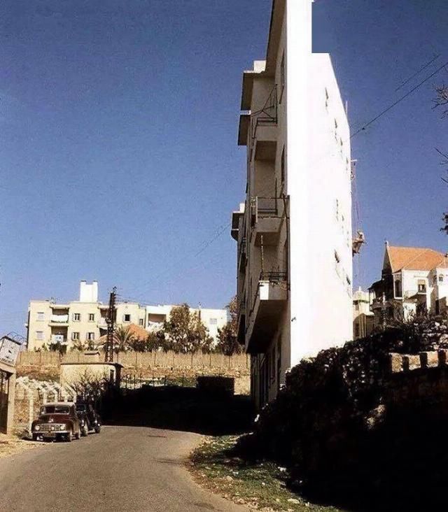  房爆|闪瞎眼：宽度不到1米的纸片房爆红全网！网友：真的能住人？