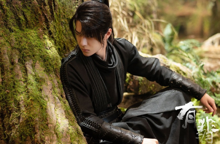  钱枫|《天天向上》王一博归队，拥抱钱枫被弹回来，戳胖肚皮表情超可爱