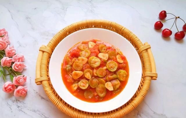  下饭|西红柿别再炒鸡蛋了，和它炒清热解暑还下饭，我家连汤也喝