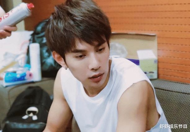  满满的|元气满满的少年冯建宇，舞台上自带光芒的歌手，节目中的暖心嘉宾