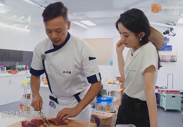  平时|《中餐厅》赵丽颖秀刀工，特写刀工和成品菜，平时是否下厨很显然