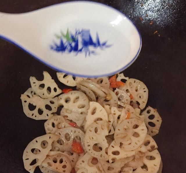 淤泥|生于淤泥中，是菜也是药，入秋吃它正当季，比大鱼大肉受欢迎