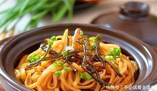 葱香|葱油拌面爽滑劲道,营养美味葱香浓郁,炎炎夏日必不可少