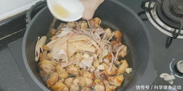 待客|待客桌上一定要有的一盘鸡,教你新做法,鲜嫩又入味,简单又开胃