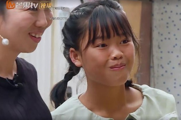 打工|《变形计》农村女孩跟城市父母吃饭,偶遇打工生父,女孩反应强烈