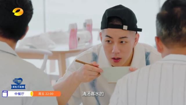  吓到|《中餐厅》又制造矛盾？林大厨抱怨、张亮扔筷子，李浩菲被吓到了