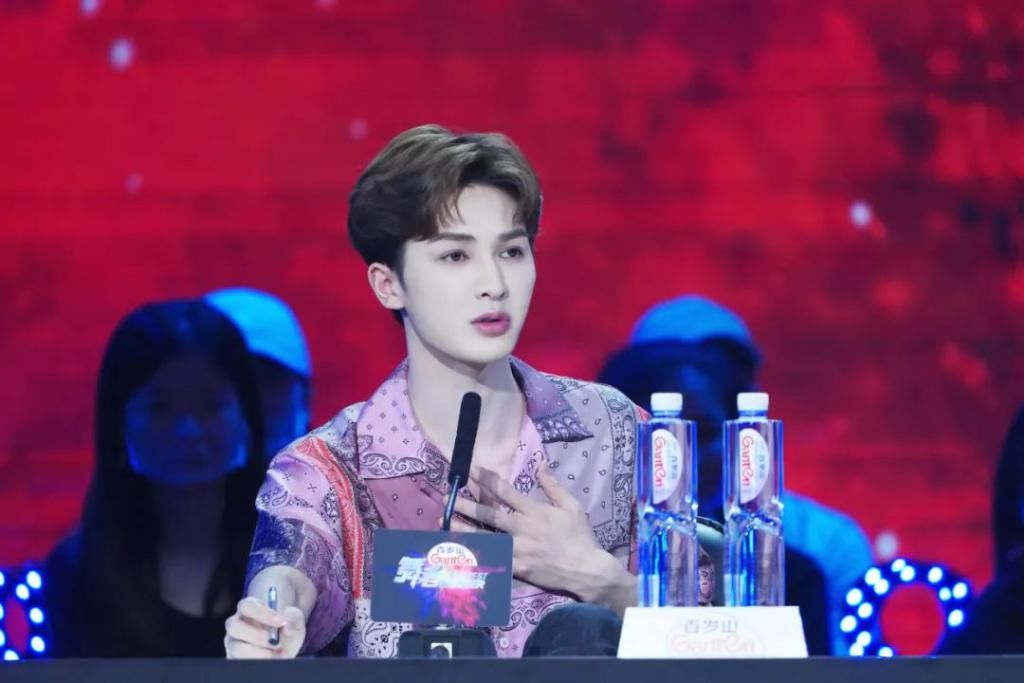 舞者|《舞者》李祎然月下起舞引赞叹,宋雨版徐志摩浪漫唯美