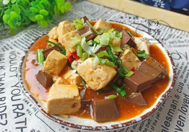  经典|鸭血的经典吃法，滑嫩入味，吃多少次都不会觉得腻，上桌迅速光盘