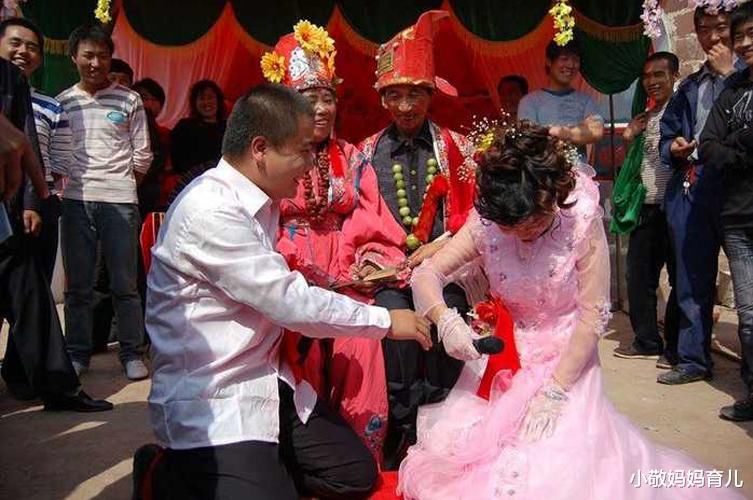 扶弟|继“扶弟魔”后，“中华田园女”也被列入黑名单，家有女儿得看看