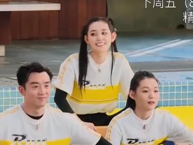  真实|蒋依依《奔跑吧》下水，脱妆截图火了，颜值太过真实了