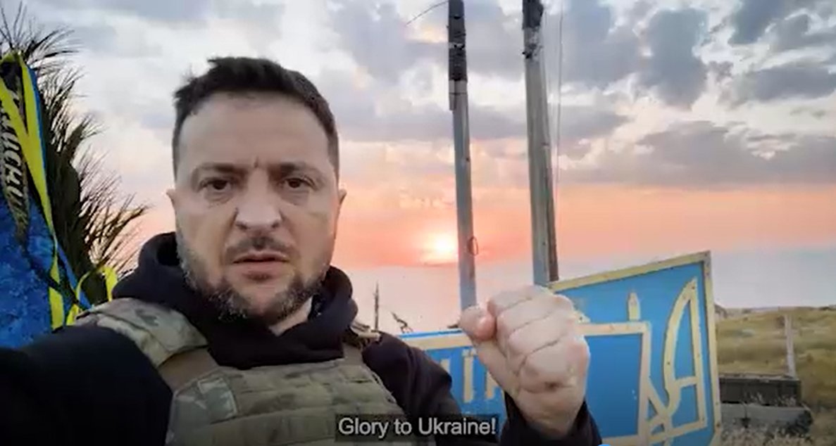 俄乌冲突第500天，泽连斯基登上蛇岛发了段视频