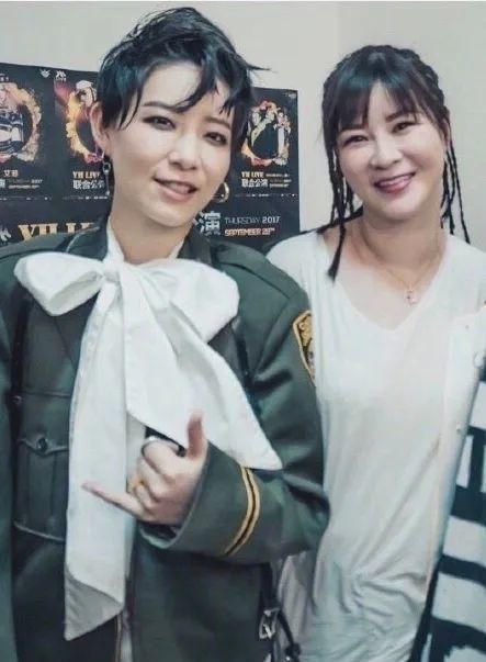  乘风破浪|《乘风破浪的姐姐》里，行头最奢华的是她