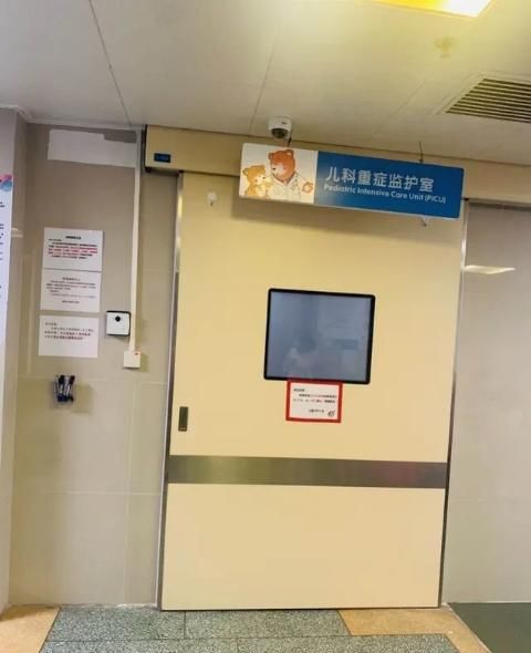  孩子|吃肠粉中毒，一家三个孩子不幸全部卷入其中：小儿子抢救无效死亡，另外两个还在ICU，仍未脱离危险