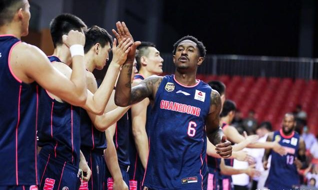  广东|他暂时无法出战！广东男篮亏了吗？杜锋被球迷调侃为“CBA影帝”