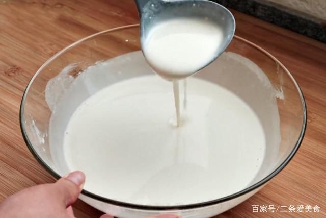 营养|入秋后,教你做懒人鸡蛋饼,手不沾面,简单一搅,暄软劲道又营养