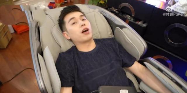  付鹏的人|李佳琦小助理单干后，走高端路线，推荐的袜子打完折还要30一双