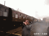  行人|镜头下: 那些不死也会被吓死的“惊险瞬间”