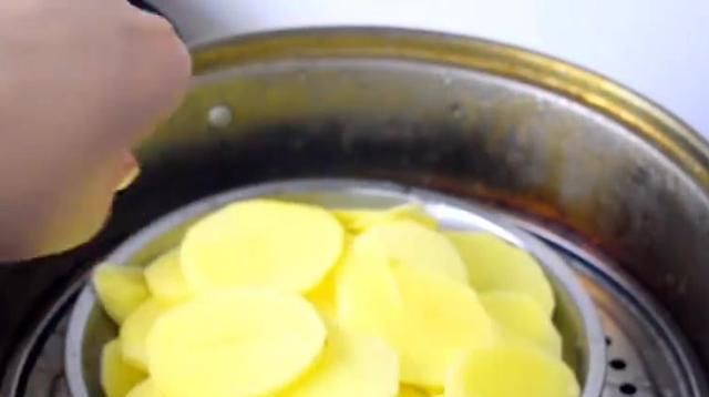  就可以|土豆加鸡蛋馋嘴的新吃法，酥脆又软糯，孩子超级喜欢吃！