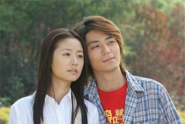 林心如和霍|霍建华夫妇度假被路人曝光素颜,林心如脸肿眼小很疲惫比丈夫显老