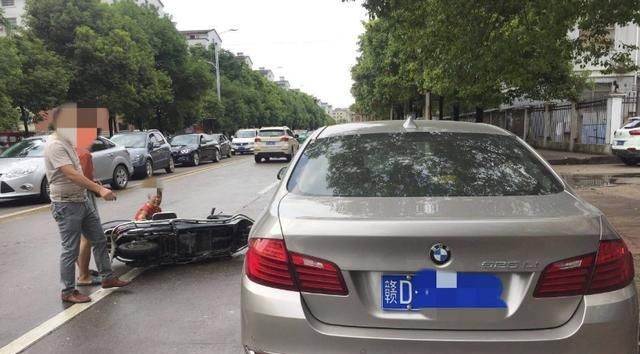  开车|开车门时应当注意什么？亲身经历告诉你，差点酿成无法挽救的大祸