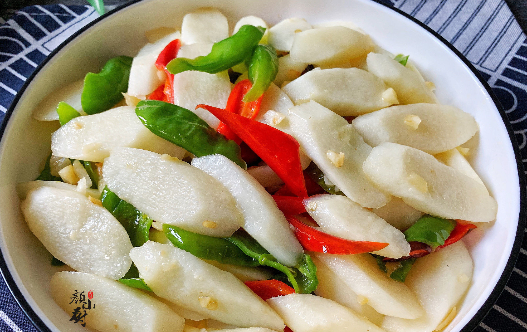  椒炒山药|山药和它是天生一对，多做给家人吃，简单一炒，比吃肉还营养