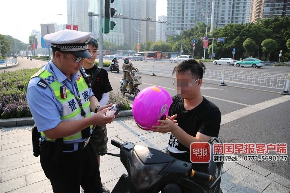 骑乘|首张罚单开出！今起南宁骑乘绿牌电驴不戴头盔将被罚