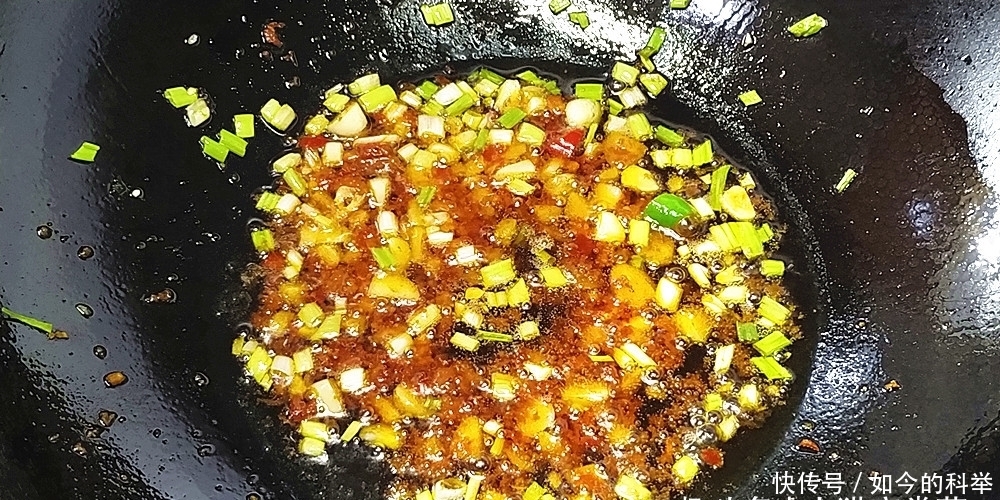 种食材|教你土豆炖南瓜川味做法,方法简单,味道香辣,关键吃完不长肉