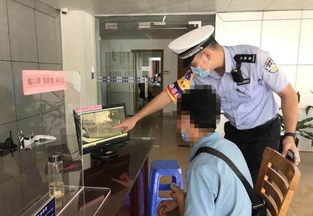  我车|车辆阻挡救护车，急得护士去敲车窗！司机：怪我车隔音太好