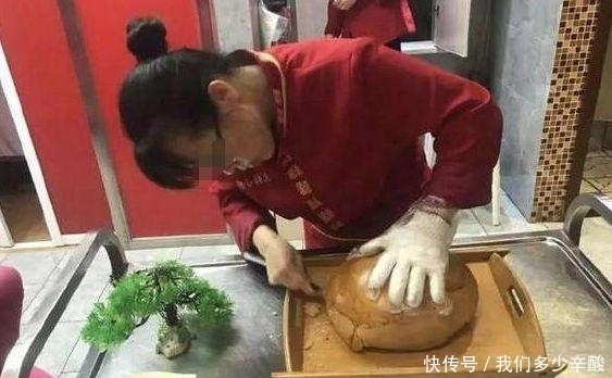 吃饭|餐厅吃饭,因好奇点了一个“面包鸡”,服务员切开后,集体傻眼了