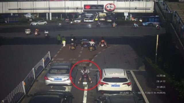  八一路交叉口|摩托车、电动车不按道行驶大曝光！丨创建曝光台