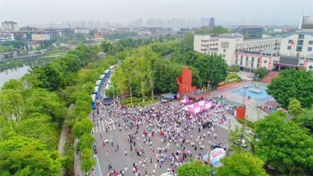  刘昌松|╭(●`?′●)╯╰(●’?’●)╮考完啦！