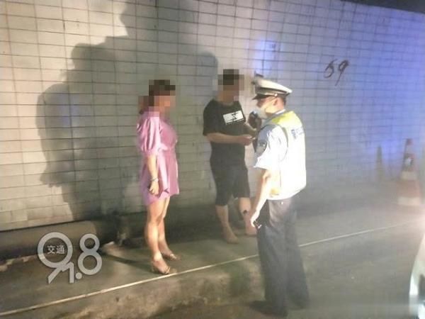  任警官|男子深夜将妻子连人带车扔在高速上，妻子：应该吊销他的驾驶证
